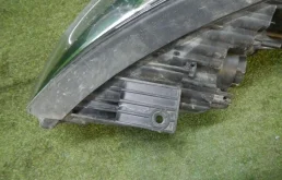 Фара правая для Hyundai ix35 2011 года на фотографиях