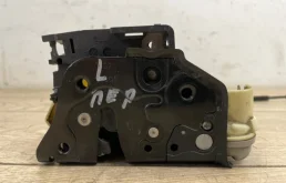 Замок передней левой двери для Volkswagen Passat 2007 года на фотографиях