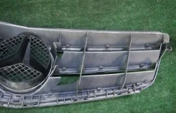 Решетка радиатора для Mercedes-Benz C class 2007 года на фотографиях