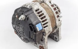 Генератор для Nissan X-Trail 2014 года на фотографиях