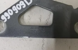 Крепление петли капота для Volkswagen Tiguan на фотографиях