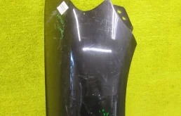 Крыло правое для Volkswagen Touareg 2006 года на фотографиях