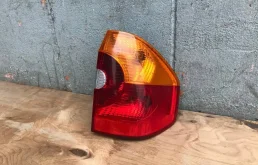 Фонарь правый для BMW X3 2006 года на фотографиях