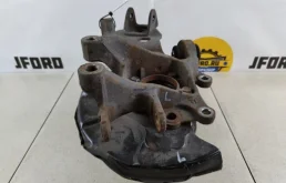 Кулак задний левый для Toyota RAV4 2010 года на фотографиях