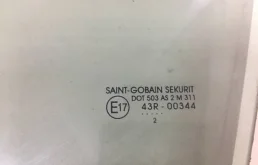 Стекло двери переднее левое для Volkswagen Passat 2005 года на фотографиях