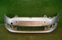 Бампер для Volkswagen Polo 2009 года на фотографиях