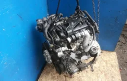 Двигатель для Nissan Pathfinder 2005 года на фотографиях