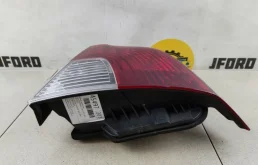 Фонарь правый для Volvo S40 2004 года на фотографиях