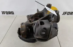 Кулак задний левый для Toyota RAV4 2010 года на фотографиях