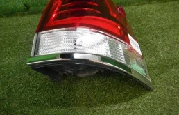 Фонарь правый для Toyota Land Cruiser 2015 года на фотографиях