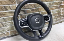 Руль для Volvo XC90 2016 года на фотографиях
