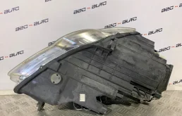 Фары для Volkswagen Passat 2010 года на фотографиях