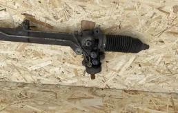 Рулевая рейка для Audi A4 2005 года на фотографиях