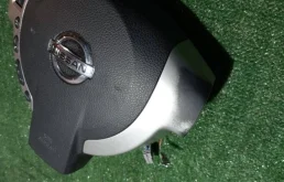 Подушка безопасности водителя для Nissan X-Trail 2010 года на фотографиях