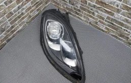 Фара правая для Porsche Macan 2015 года на фотографиях