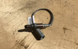 Лямбда-зонд (верхний) для Nissan X-Trail на фотографиях