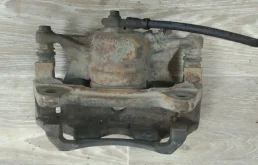 Суппорт передний правый для Skoda Octavia 2013 года на фотографиях