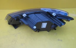 Фара ксенон левая для Volkswagen Polo 2013 года на фотографиях