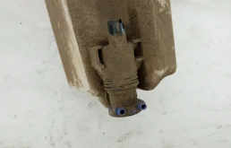 Бачок стеклоомывателя передний для Nissan X-Trail 2022 года на фотографиях