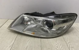 Фары для Skoda Octavia 2004 года на фотографиях