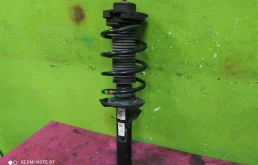 Амортизатор передний правый для Volkswagen Tiguan 2012 года на фотографиях