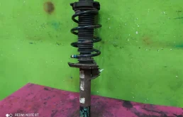 Амортизатор передний правый для Volkswagen Tiguan 2014 года на фотографиях