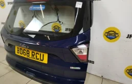 Крышка багажника для Ford Kuga 2019 года на фотографиях