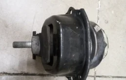 Опора двигателя передняя левая верхняя для BMW X5 на фотографиях