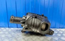 Корпус воздушного фильтра для Skoda Octavia 2010 года на фотографиях