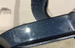 Крепление петли капота для Peugeot 308 на фотографиях