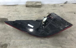 Фонарь внешний правый для Mercedes-Benz M class 2012 года на фотографиях