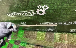 Стекло двери переднее левое для Lexus RX 2009 года на фотографиях