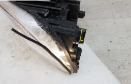 Фара ксенон левая для Skoda Octavia 2004 года на фотографиях