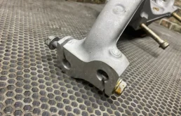 Кулак поворотный левый для Porsche Macan на фотографиях