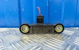 Датчик углового ускорения ESP для Mercedes-Benz C class 2010 года на фотографиях