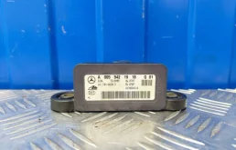 Датчик углового ускорения ESP для Mercedes-Benz C class 2010 года на фотографиях