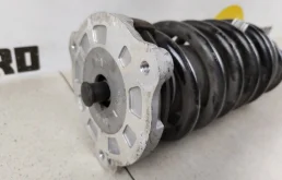 Амортизатор передний правый для Volvo XC90 2019 года на фотографиях