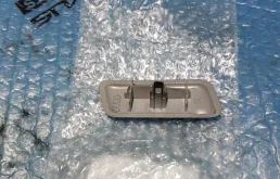 Крышка форсунки фароомывателя левая для Toyota Land Cruiser на фотографиях