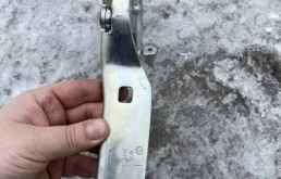 Петля капота левая для Volkswagen Passat на фотографиях