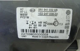 Фара правая для Volkswagen Tiguan 2010 года на фотографиях