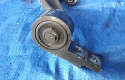 Рычаг передний левый нижний для Nissan X-Trail 2000 года на фотографиях