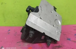 Корпус воздушного фильтра для Audi A4 2004 года на фотографиях