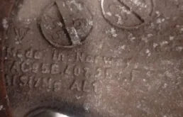 Кулак поворотный левый для Porsche Macan на фотографиях