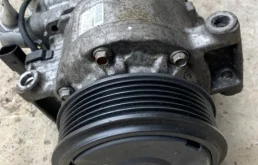 Компрессор кондиционера для Audi A4 2004 года на фотографиях