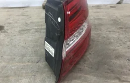 Фонарь внешний правый для Mercedes-Benz M class 2012 года на фотографиях