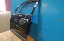 Дверь передняя левая для Nissan X-Trail 2001 года на фотографиях