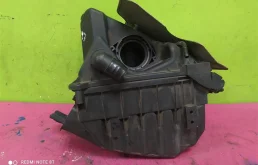 Корпус воздушного фильтра для Audi A4 2004 года на фотографиях