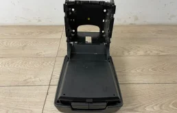 Подлокотник передний для Volkswagen Touareg 2004 года на фотографиях