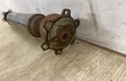 Карданный вал задний для Mitsubishi Pajero 2005 года на фотографиях