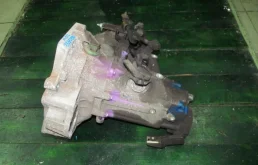 МКПП для Volkswagen Golf 2003 года на фотографиях